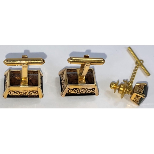 709 - A gent's cufflinks and tiepin set in yellow metal, with large cushion cut rectangular smoky quartz i... 