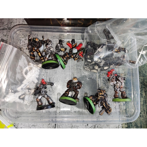 274 - A selection of Games Workshop Warhammer 40,000 early and later 1990's metal Chaos Marines, 8 Raptors... 