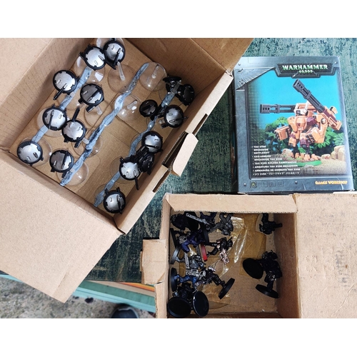 279 - A selection of Games Workshop Warhammer 40,000 early Tau boxed, Tau XV88 plastic and metal sprues, 1... 