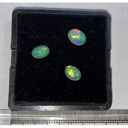 722 - 3 cabochon cut opal, 2.42 carats