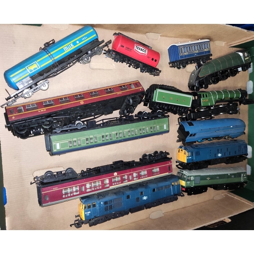 205 - A selection of unboxed Hornby and other 00 gauge locos and coaches etc.