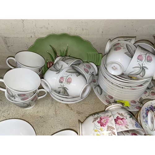 495 - A Susie Cooper Wild Strawberry pattern tea set, approx. 39 pieces  and other tea ware and china