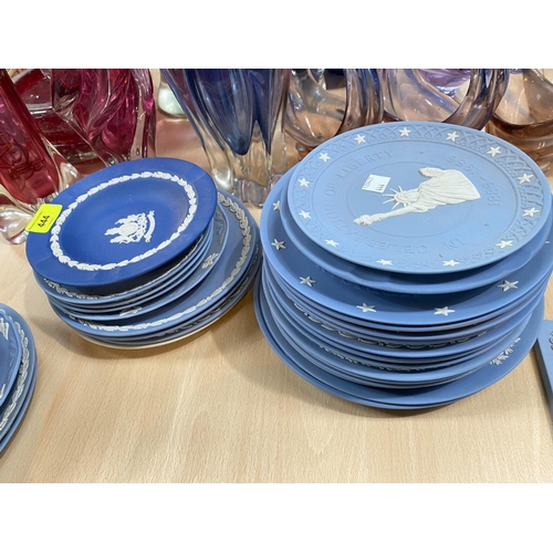 444 - Limited Edition Wedgwood plaque and a selection of commemorative and American Wedgwood plates, Indep... 