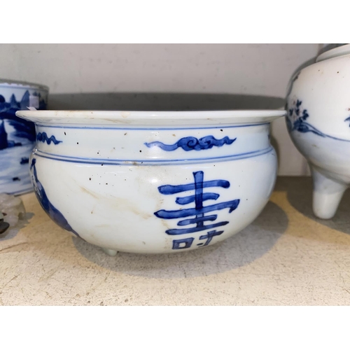 452A - Two Chinese blue & white 3 footed censers, diameter 22cm (1 a.f.)