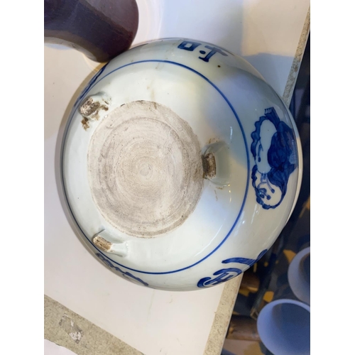 452A - Two Chinese blue & white 3 footed censers, diameter 22cm (1 a.f.)