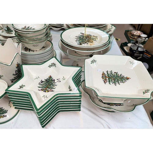 462 - A selection of Spode 'Christmas Tree' dinner ware, table ware, bowls, candlesticks etc