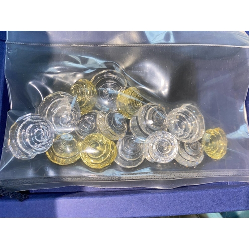 436 - A boxed Swarovski Crystal Society SC520 fish; Top Shells, 15 pieces mini set 880692