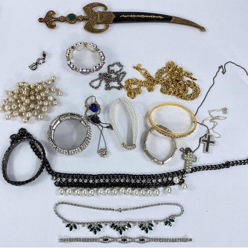 644 - A selection of costume jewellery including diamante bracelets, necklaces, a gilt bangle set with sim... 