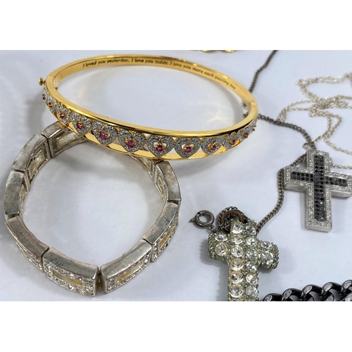 644 - A selection of costume jewellery including diamante bracelets, necklaces, a gilt bangle set with sim... 