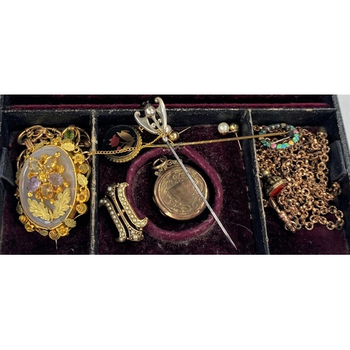 709 - A selection of vintage and antique jewellery including silver brooches, Charles Horner silver pin wi... 