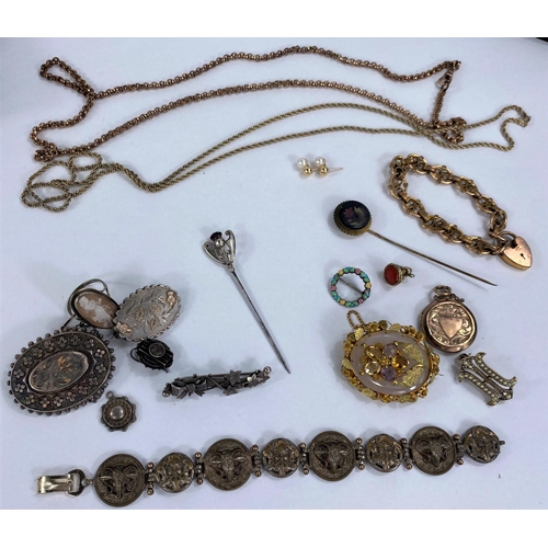 709 - A selection of vintage and antique jewellery including silver brooches, Charles Horner silver pin wi... 