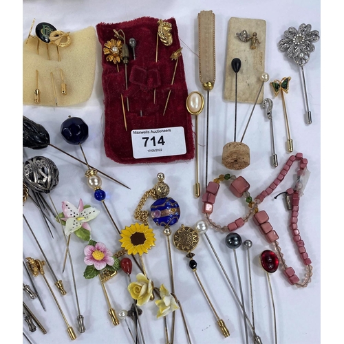 714 - A good selection of vintage stickpins and hat pins