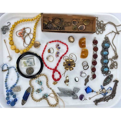 718 - A selection of vintage and costume jewellery including bead necklaces, bracelets, brooches etc (in b... 