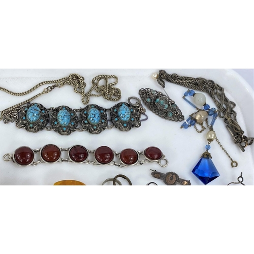 718 - A selection of vintage and costume jewellery including bead necklaces, bracelets, brooches etc (in b... 