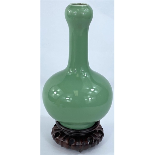 415 - A Chinese green enamelled porcelain onion form vase, 20cm and hardwood stand (Good condition)