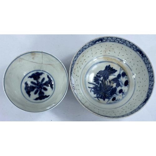 431 - A Chinese porcelain rice grain bowl with underglaze blue decoration, 6 character mark, 17.6cm diamet... 