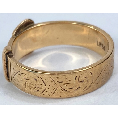 622 - A 9 carat hallmarked gold buckle ring, 4.6gm