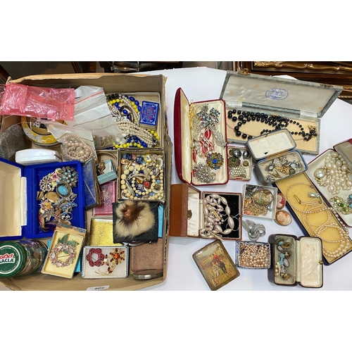 606 - A selection of boxed and unboxed costume jewellery