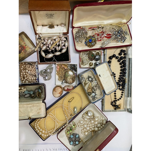 606 - A selection of boxed and unboxed costume jewellery