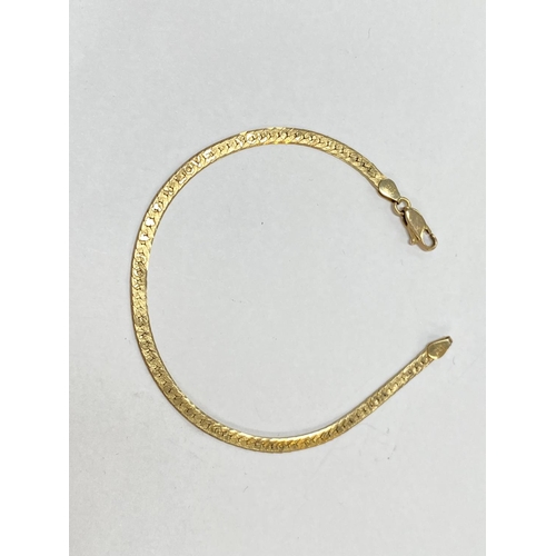624A - A yellow metal flattened curb chain bracelet stamped 14K, 3.8gm