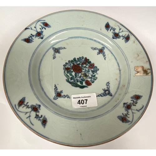 407 - An 18th / 19th century Chinese plate with incised decoration and floral decoration with gilt highlig... 