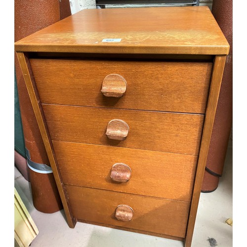 952 - 4 height chest of drawers