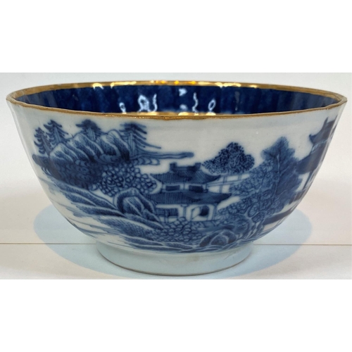 402 - A 19th century export blue and white bowl with ribbed exterior and gilt rim, diameter 14cm
