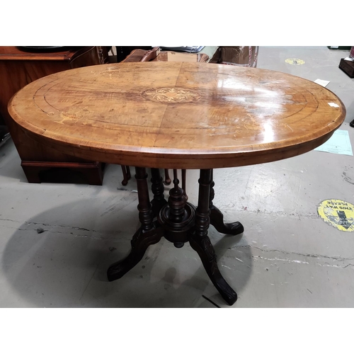 822 - Victorian occasional table with quarter veneered and inlaid oval top, on 4 legs and splay feet