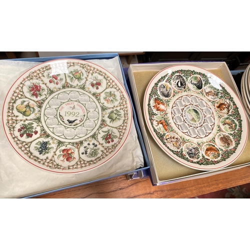 442 - Various boxed and unboxed Wedgewood calendars and collectors plates & some 1980's loose.