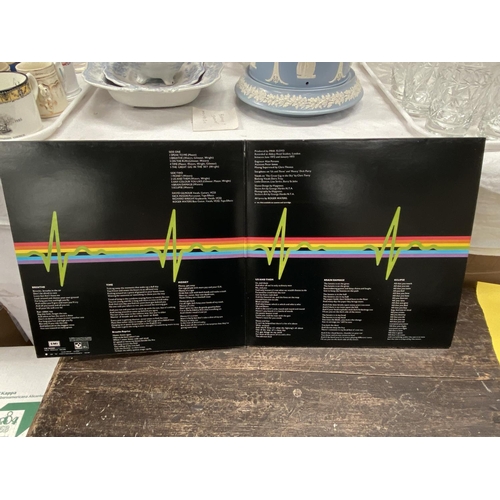 139a - Pink Floyd - Dark Side of the Moon, vinyl album, solid blue triangle, 2 posters and 2 stickers (SHVL... 