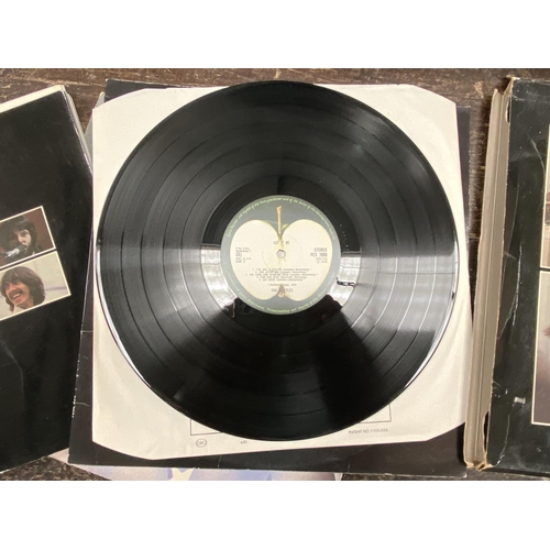 139b - The Beatles - boxed set Let It Be with vinyl album, (PCS 7096 - YEX 774), with paperback book, photo... 