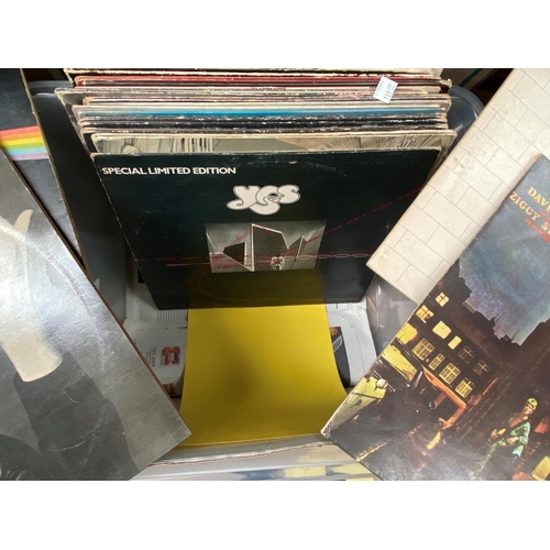139e - A selection of vinyl LPs including David Bowie- Heroes, Rise & Fall of Ziggy Stardust; Pink Floy... 