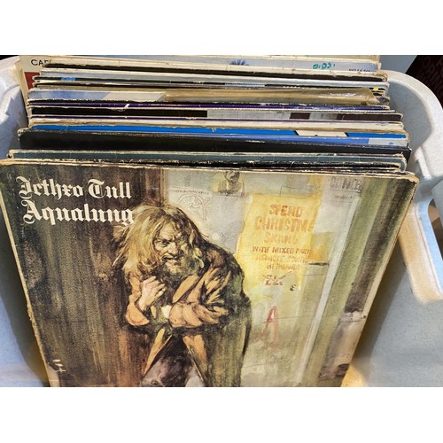 139g - A selection of vinyl LP albums - assorted artists