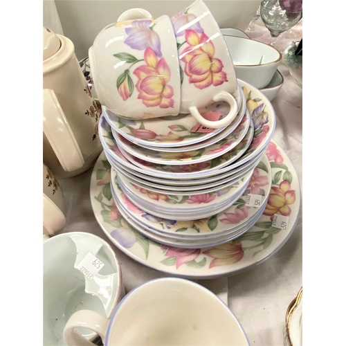 529 - A Royal Doulton Expressions Blooms pattern service for 4 place settings, other china