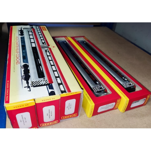 102C - A boxed Hornby Train set 00-gauge, Coaches R4431, and two other boxed Hornby coaches 