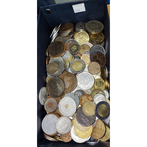 233 - A quantity of mixed world coins, approximately 1.5kg in weight