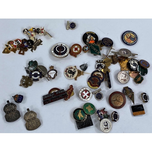 342C - A large selection of badges etc.