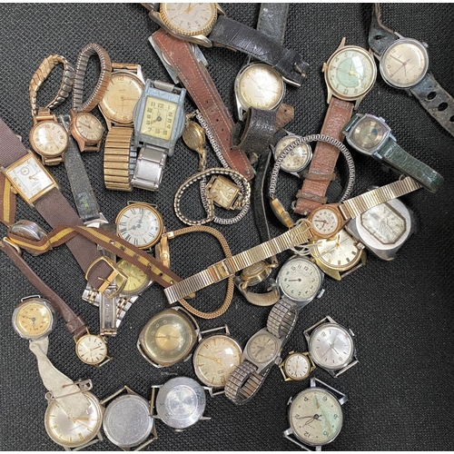666 - A quantity of vintage gent's and ladies wristwatches