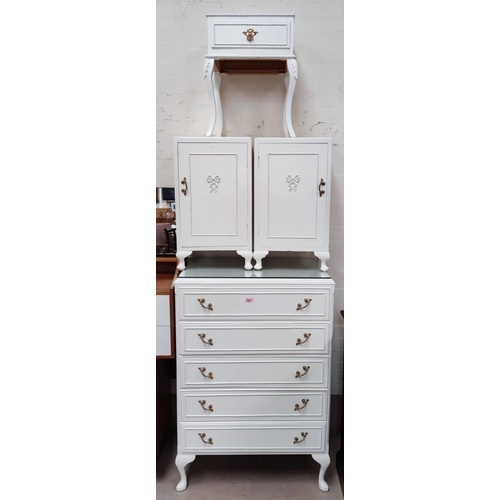 801 - A period style 5 height chest of drawers in white finish, 2 matching bedside cabinets and a table