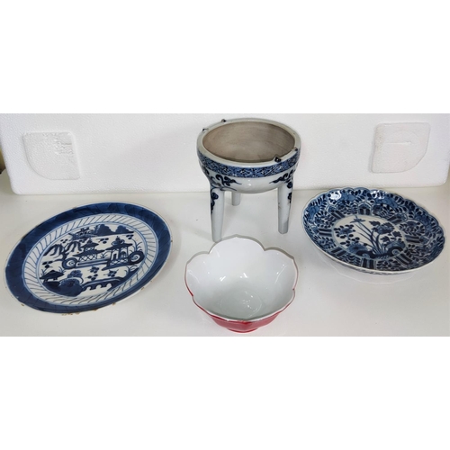 430 - A small selection of Chinese ceramics, two blue and white dishes, one with marks to base, 15 x 12.5c... 