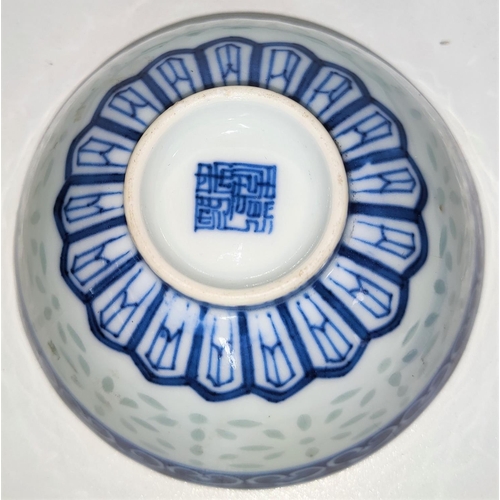 430A - A Chinese blue and white rice bowl with rice grain effect, seal mark to base