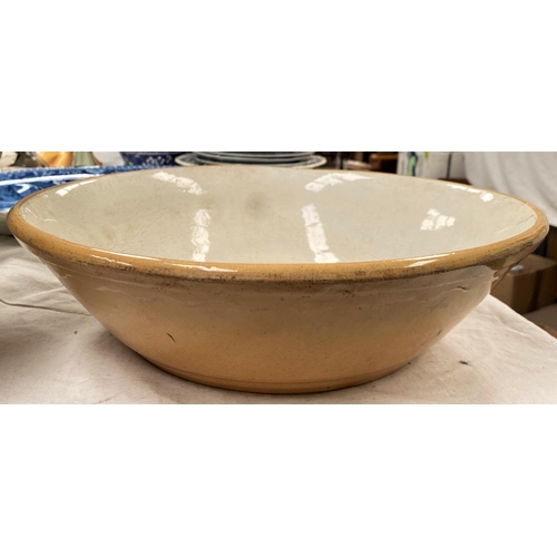 475 - A creamware pottery dairy pail, 36cm diameter and a similar oversize mixing bowl, 40cm