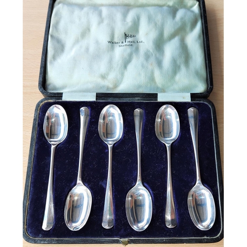 601 - A set of 6 hallmarked silver teaspoons by Walker & Hall, cased, Sheffield 1922, 4.3 oz