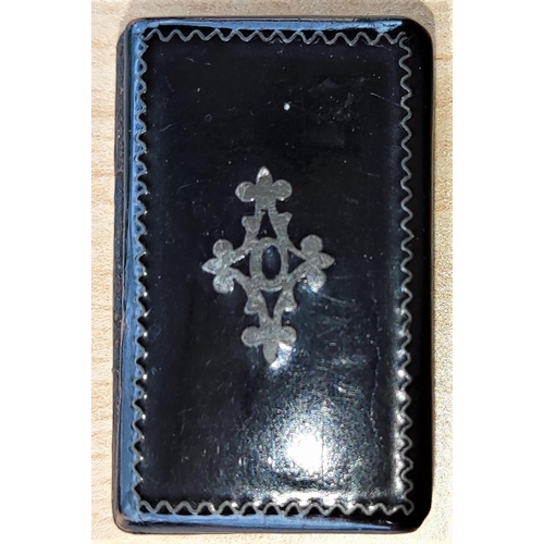 606 - A small lacquer snuff box with silver inlay, 3 cm -no bid and sold with next lot