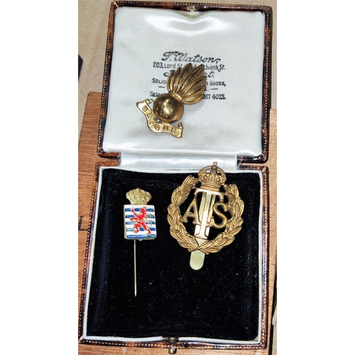 610 - A small collection of military badges, silver medallion, a Scottish silver tea spoon and another; a ... 