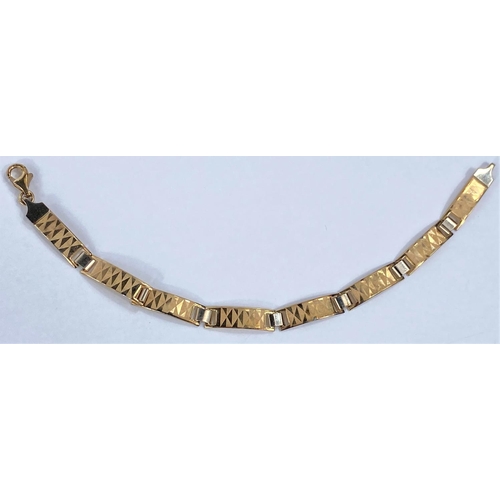 639 - A yellow metal link bracelet stamped 375 9k, weight 7.2gms