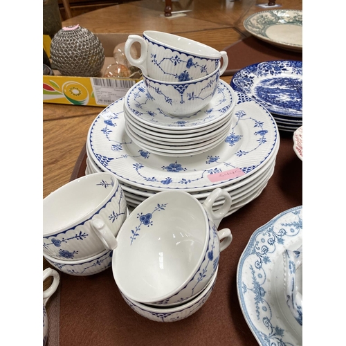 544C - A Danish Furneval blue and white onion pattern tea service, other blue and white china etc