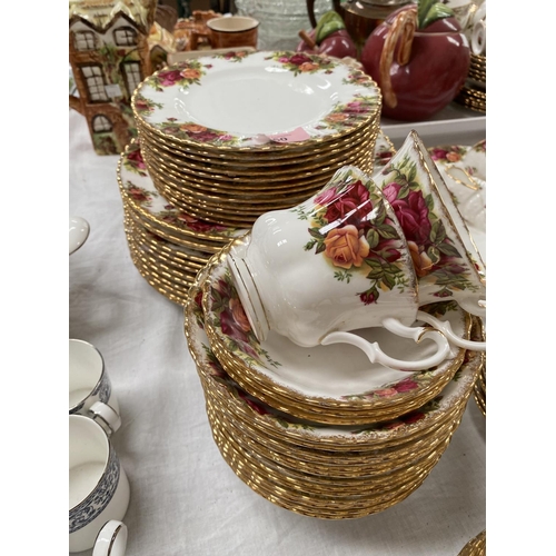 550 - 12 sitting Royal Albert Old Country Roses dinner and tea service including cups, saucers, plates and... 