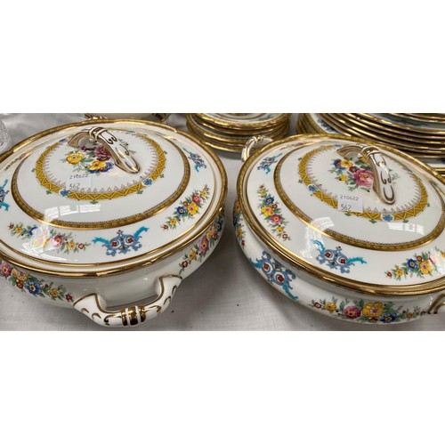 562 - A Paragon 'Ontario' dinner service with 2 large and 1 small tureen, graduating meat plates, gravy et... 