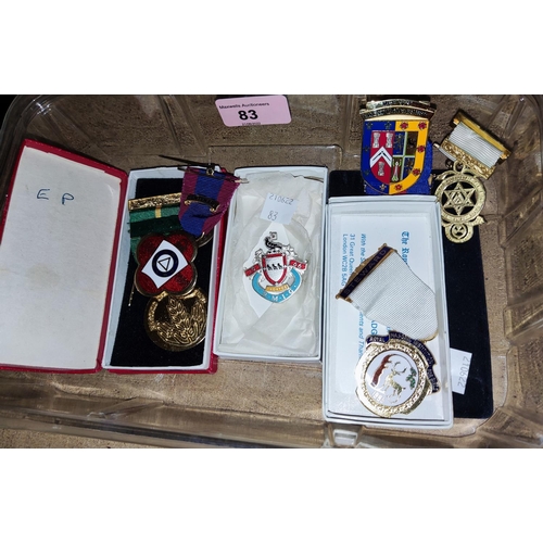 83 - A selection of Masonic jewels and medallions